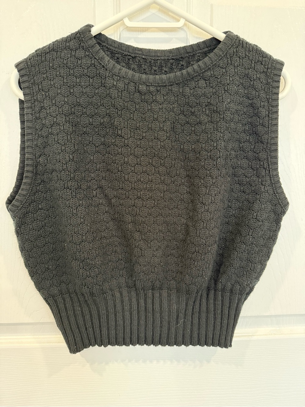 Knit pull on sweater vest sleeveless top textured black with ribbed hem
